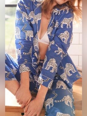 ANORAK  SnowLeopards Organic Classic Pajama Set in Blue Size Small
